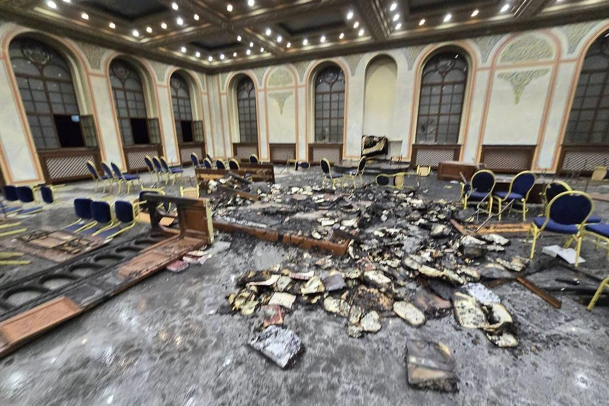 Последствия поджога синагоги. Фото © X / Сергей Дорожный