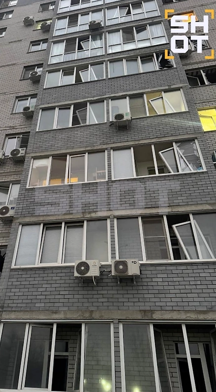 Дрон ВСУ врезался в многоэтажку в Волгограде. Фото © SHOT