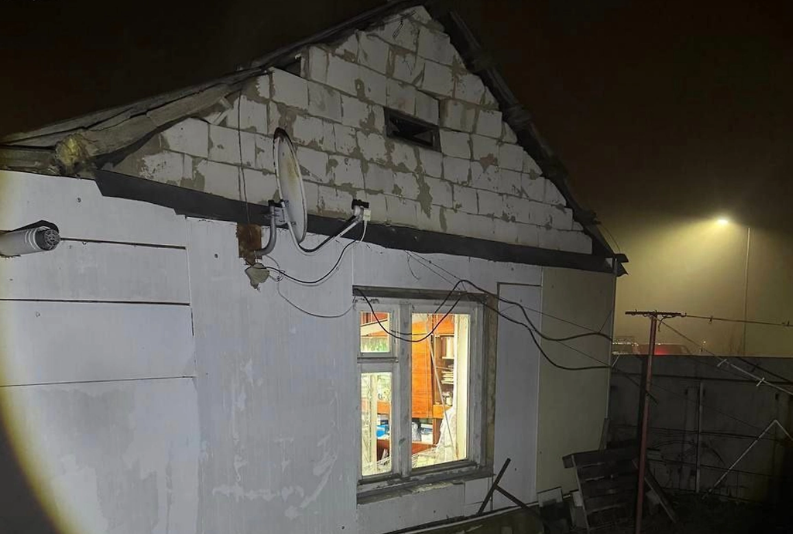 Пострадавший дом в селе Архангельское. Фото © Telegram / Настоящий Гладков