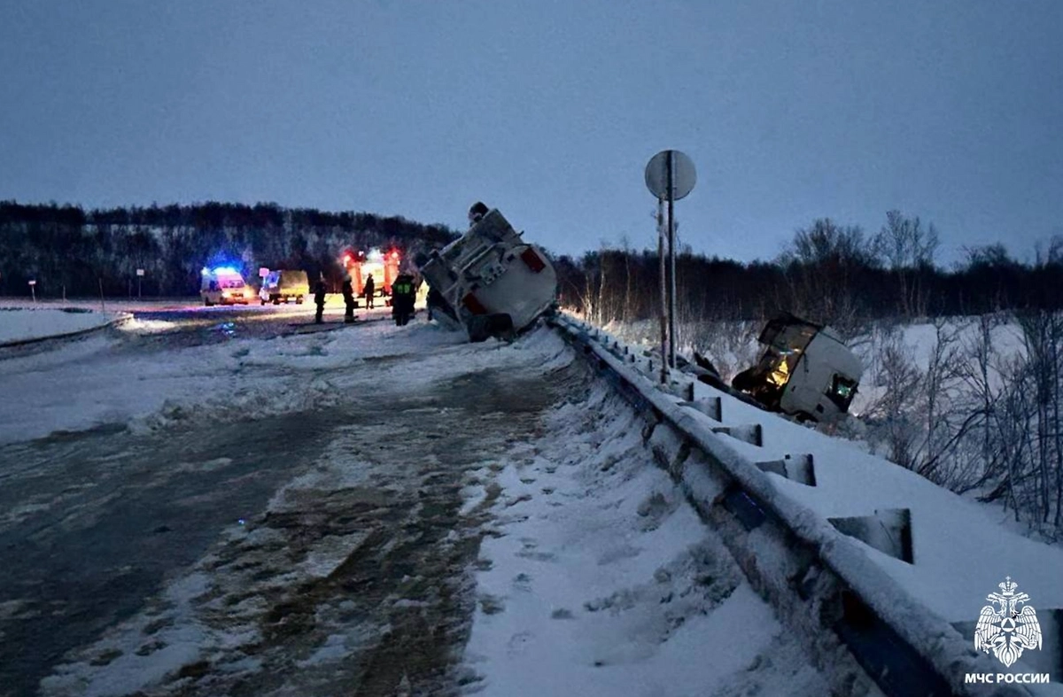 ДТП под Мурманском. Фото © Telegram / МЧС России по Мурманской области