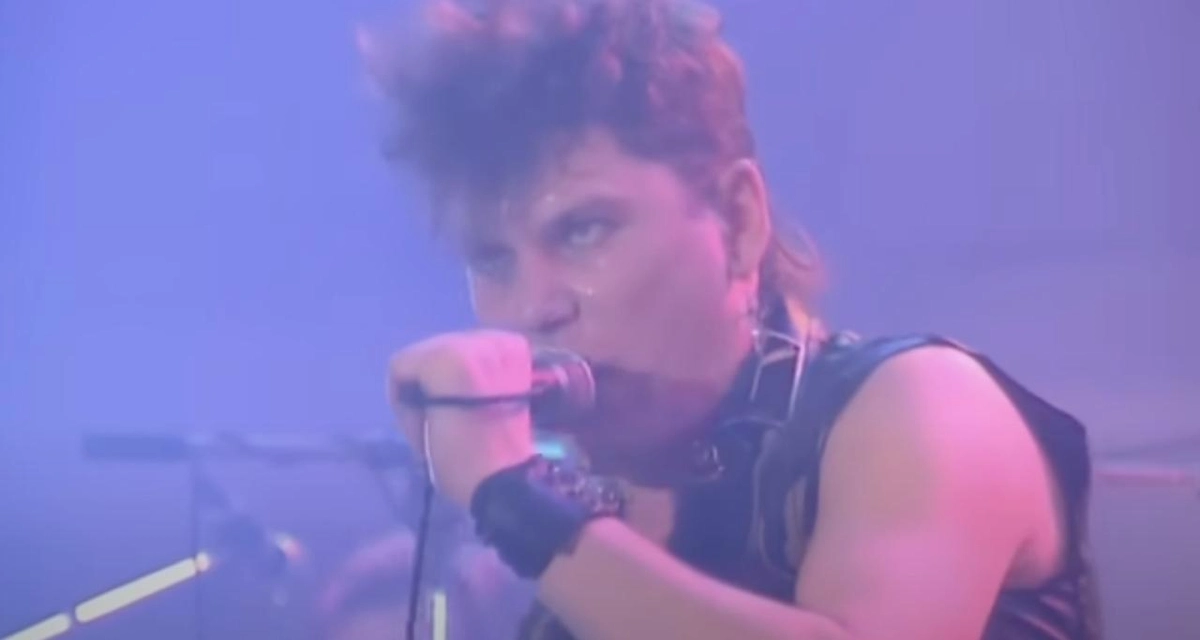 Юрий Хой — что сформировало его фирменный «народный» стиль. Фото © Youtube / Про Рок