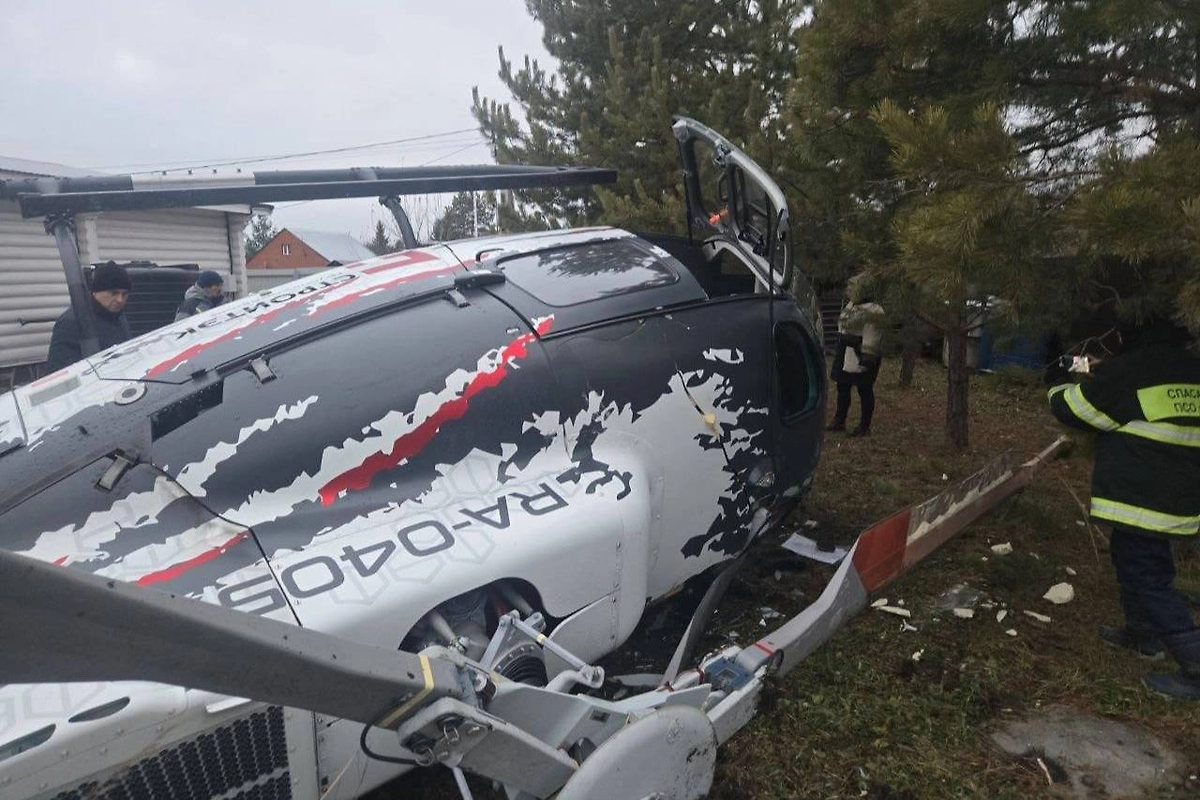 Кадр с места опрокидывания вертолёта. Фото © Telegram / Приволжская транспортная прокуратура