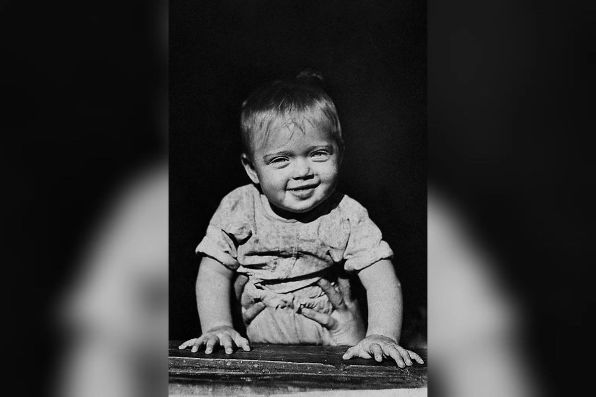 Алиса Фрейндлих — существует несколько детских фото актрисы. Она пережила блокаду, будучи ребёнком. Фото © Wikipedia