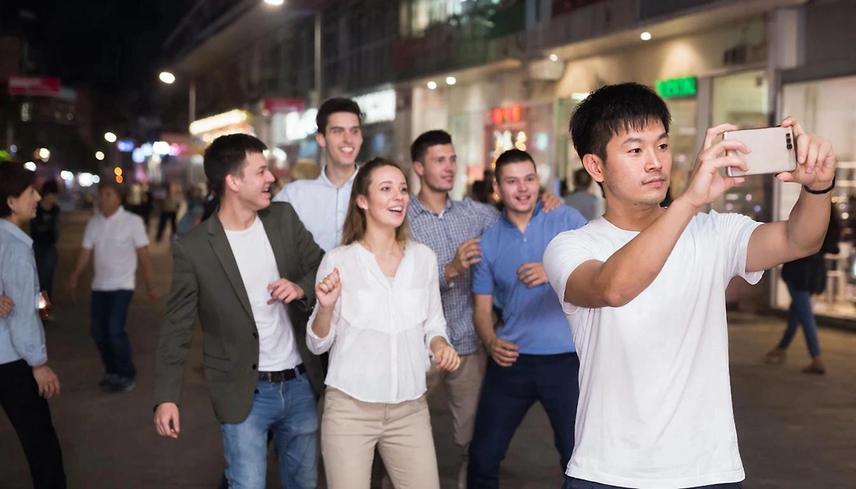 Обложка © Life.ru / GigaChat