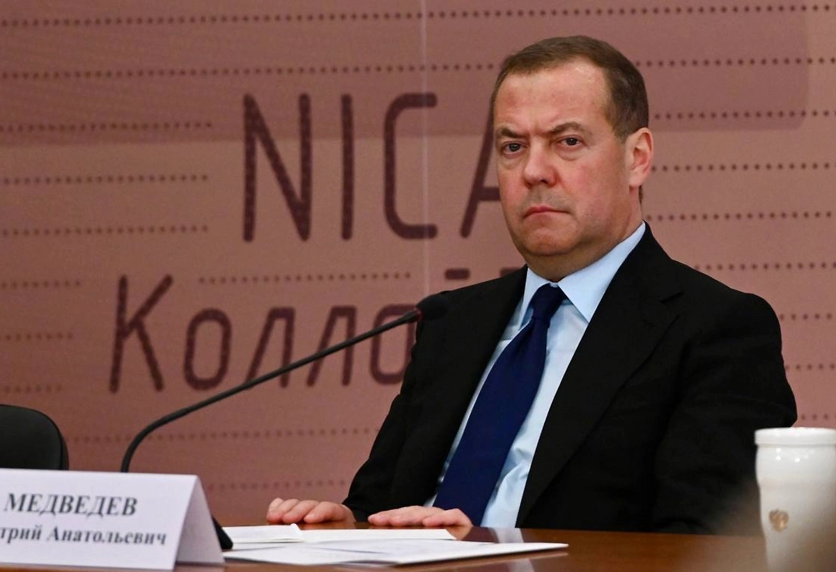 Медведев сравнил новую стратегию нацбезопасности США с разворотом корабля Медведев сравнил новую стратегию нацбезопасности США с разворотом корабля