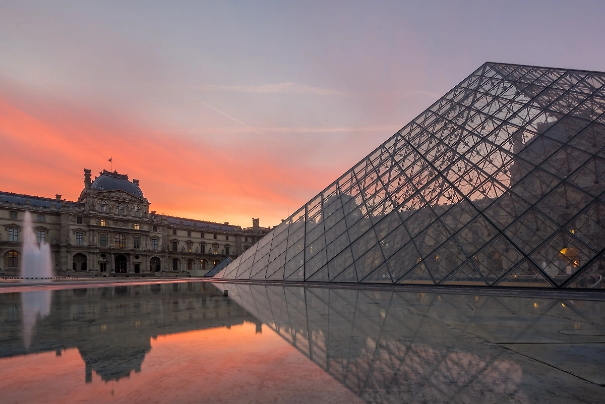 Сотни исторических документов затопило в библиотеке Лувра из-за протечки труб