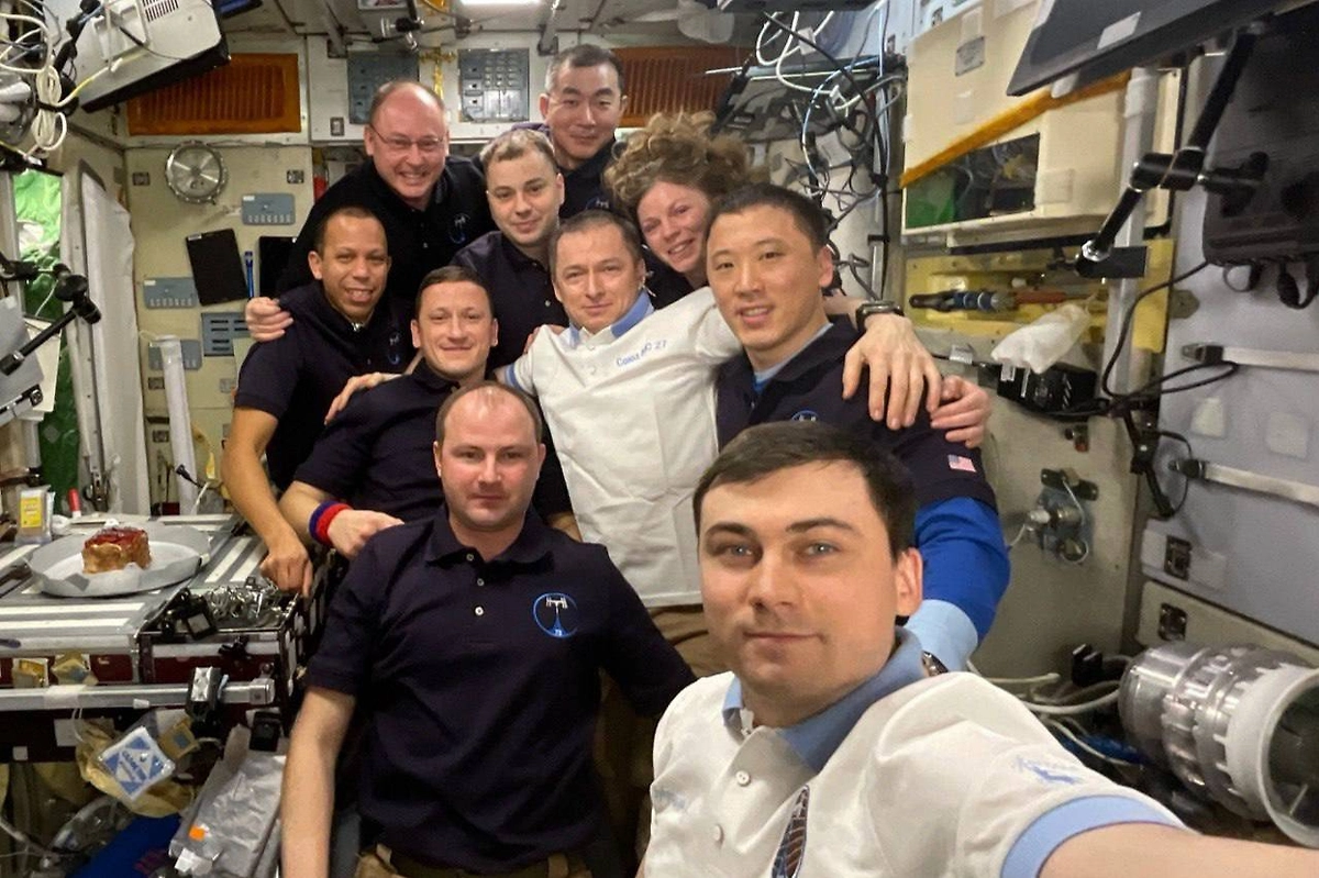 На МКС приготовили торт для экипажа «Союза МС-27», который возвращается на Землю