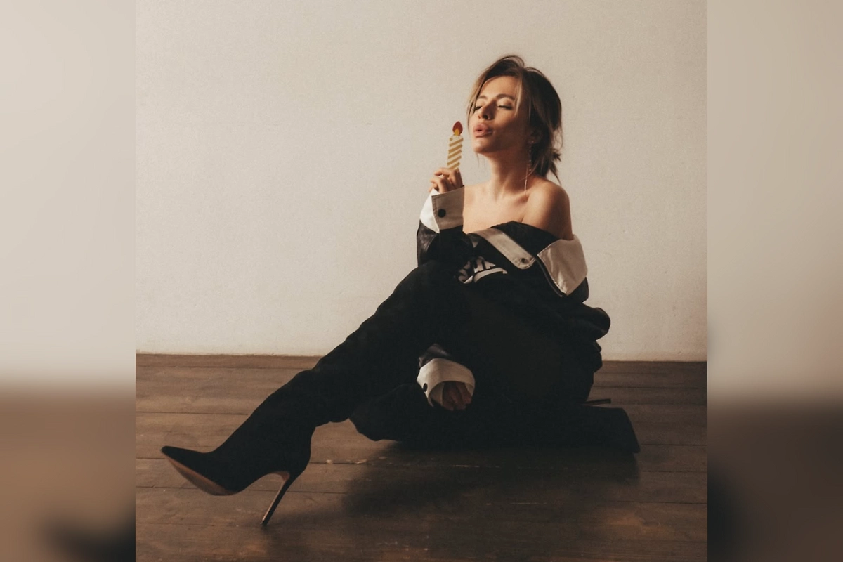 Новая возлюбленная Тимура Родригеза Екатерина Кабак снялась топлес. Фото © Instagram (признан экстремистской организацией и запрещён на территории Российской Федерации)/ @katekabak