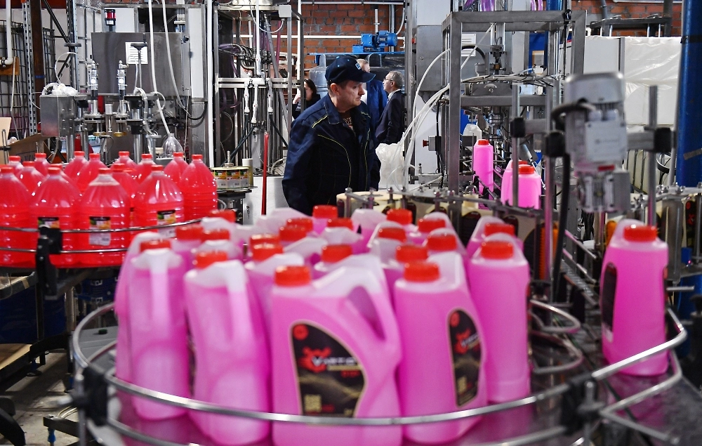 Незамерзающая жидкость для автомобиля: какая безопасна для здоровья. Фото © РИА «Новости» / Павел Лисицын