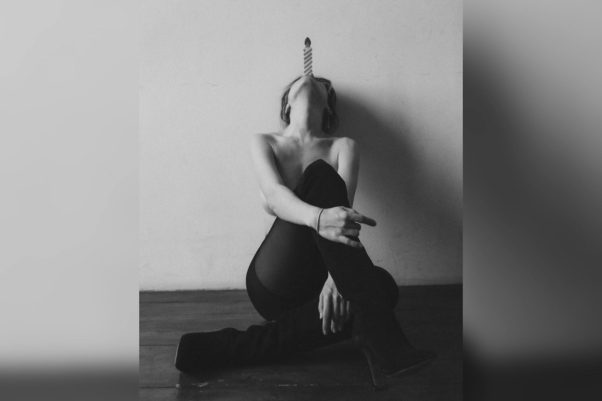 Екатерина Кабак снялась топлес. Фото © Instagram (признан экстремистской организацией и запрещён на территории Российской Федерации)/ @katekabak