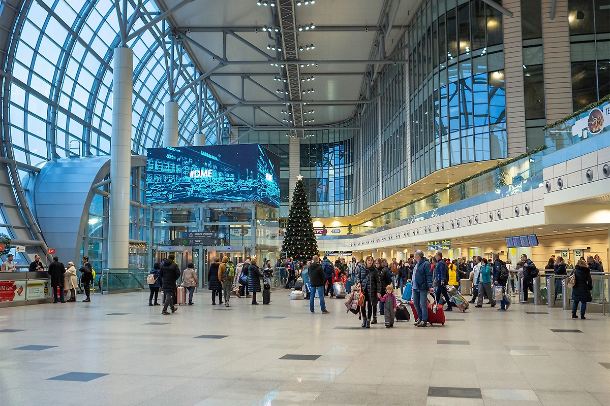 Как сэкономить на авиабилетах в декабре 2025 года? А в январе 2026-го как сэкономить? Фото © Shutterstock / FOTODOM / Tani_Bel