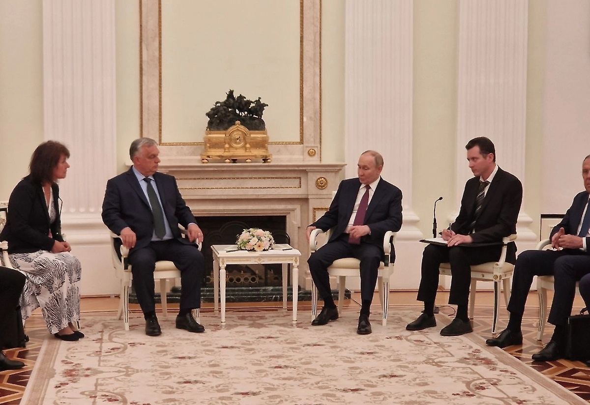 Зарубин: Сийярто помогал переводчице Орбана во время переговоров с Путиным