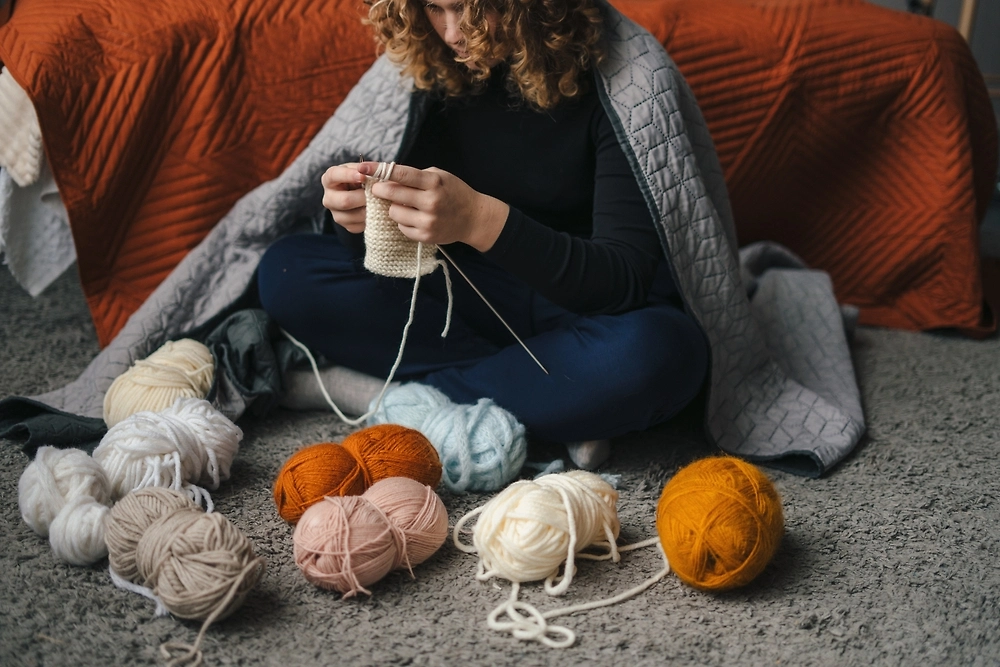 Психологическая усталость в конце года настигает многих. Но есть ряд способов с ней справиться. Фото © Shutterstock / FOTODOM / dekazigzag