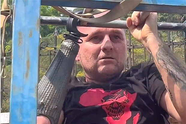 Кадр с лишившимся руки и ног новым главой ЧВК «Вагнер» Подольским. Фото © Telegram / ТАСС / Михаил Скуратов