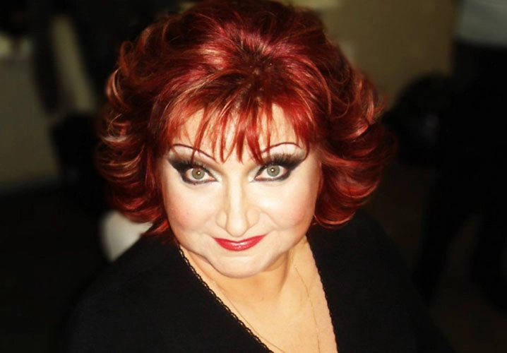 Россиянки массово перекрашиваются во все оттенки красного к Новому году Россиянки массово перекрашиваются во все оттенки красного к Новому году