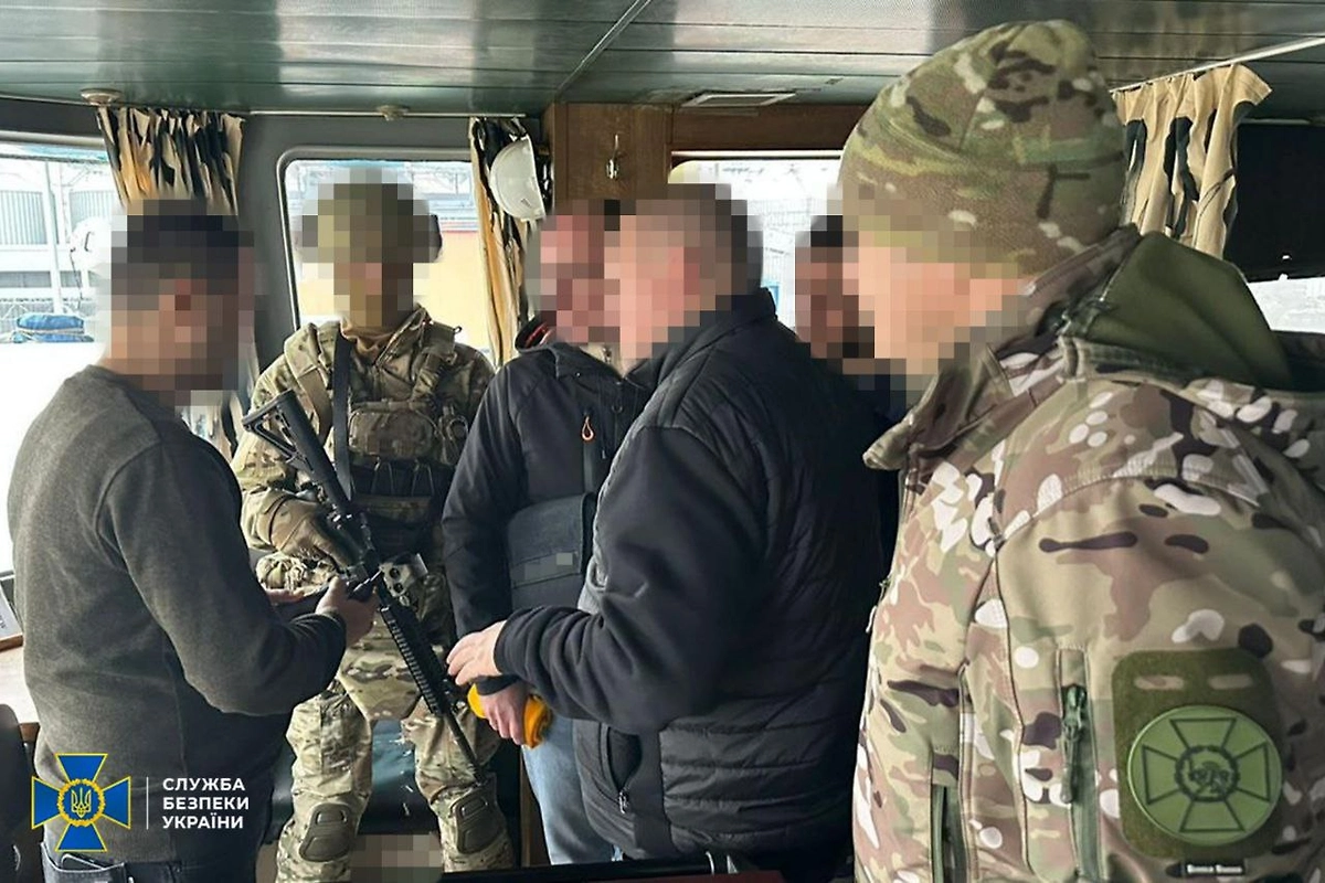 СБУ задержала судно и 17 иностранцев в Одессе из-за заходов в Севастополь. Обложка © Пресс-служба СБУ 