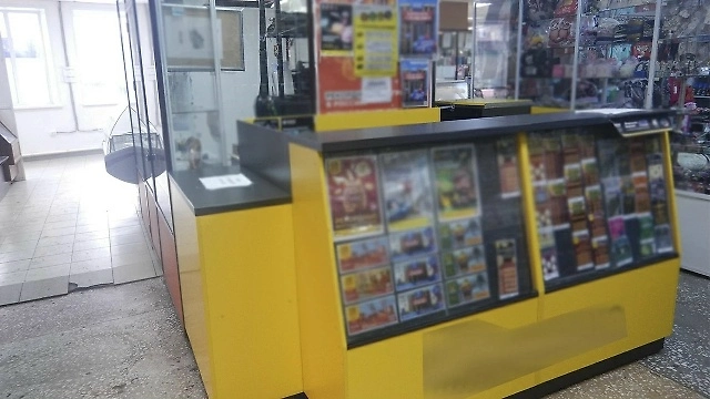 Киоск, где работала подозреваемая. Обложка © VK / Управление МВД России по Омской области