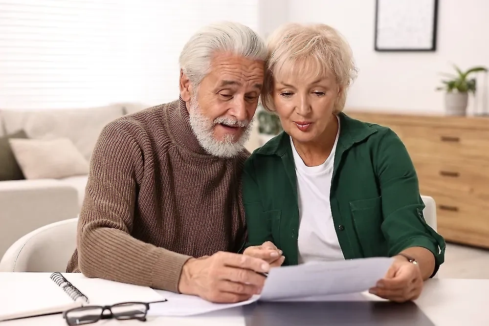 С 1 января 2026 года повысят пенсии. Обложка © Shutterstock / FOTODOM / New Africa