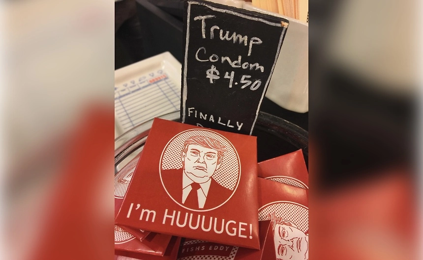 Презерватив с изображением Дональда Трампа. Обложка © Х / Oversight Dems