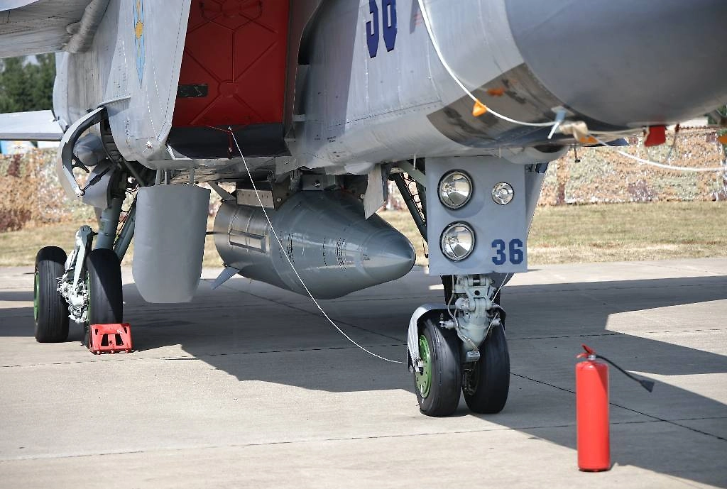 МиГ-31К с «Кинжалом». Обложка © ТАСС / Михаил Терещенко