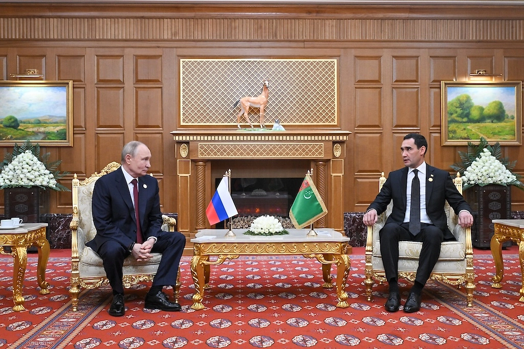 Владимир Путин и Сердар Бердымухамедов. Обложка © ТАСС / POOL / Кристина Кормилицына