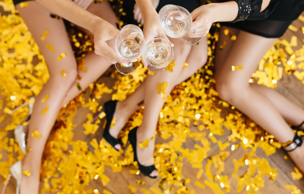 Обложка © freepik / lookstudio