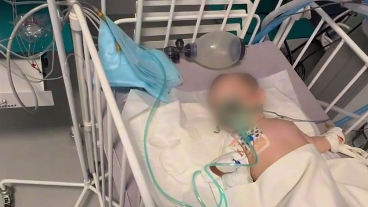 В Оренбурге 10-месячная малышка проглотила гелевые шарики и попала в реанимацию. Обложка © Telegram / SHOT