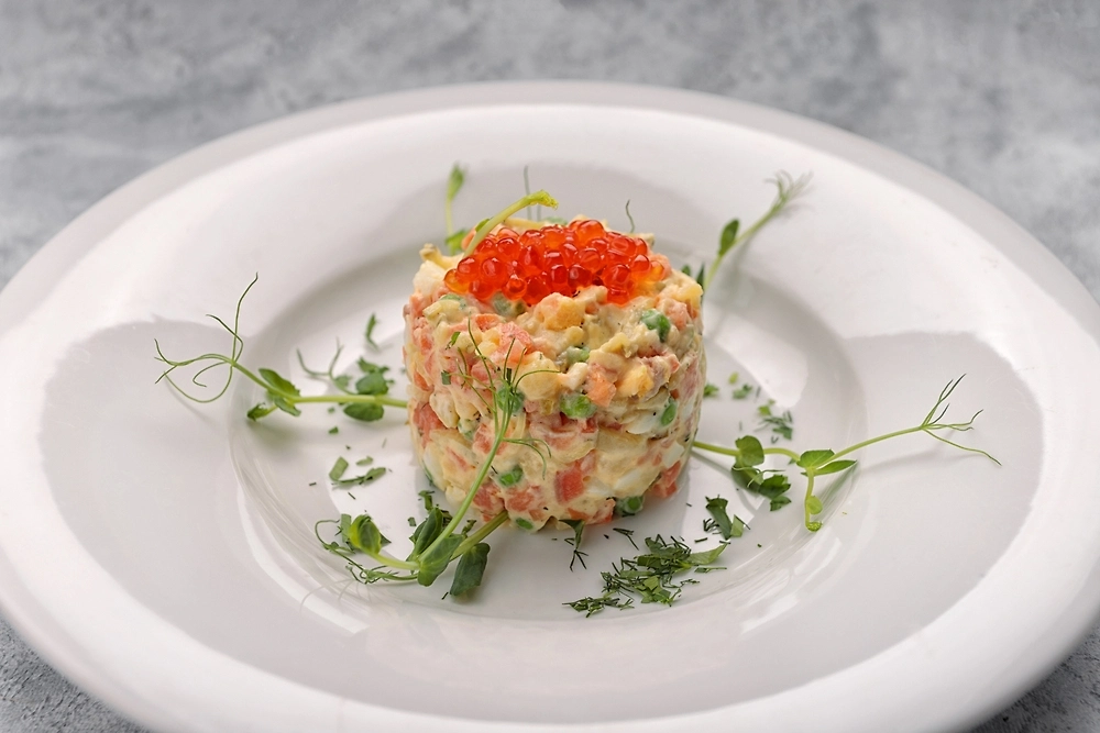 Рецепт оливье с красной икрой. Фото © Shutterstock / FOTODOM / Kirienko Oleg