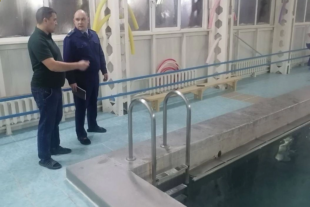 В Янауле проверяют инцидент с отравлением детей парами хлора в бассейне. Обложка © Telegram / Прокуратура Республики Башкортостан