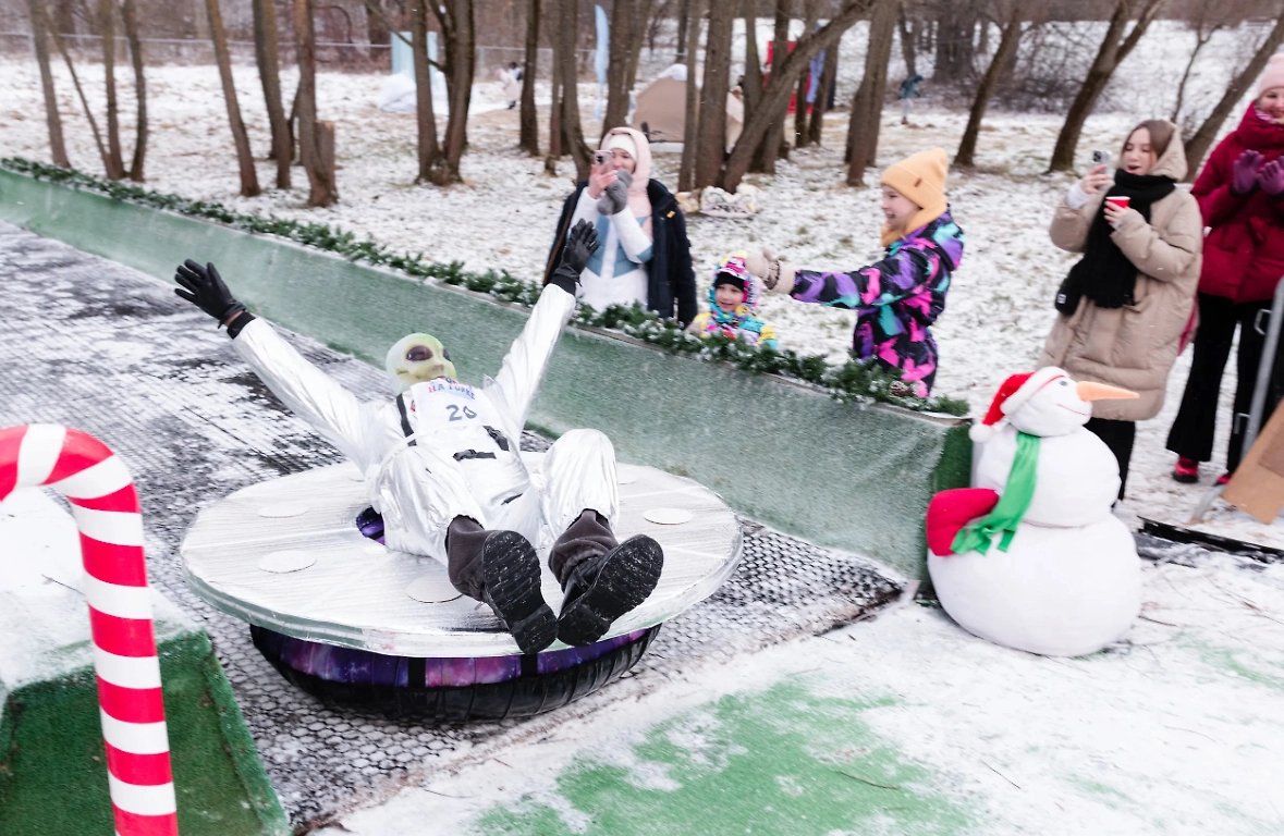 Фестиваль тюбингов «Mash на горке» в Москве. Обложка © Life.ru