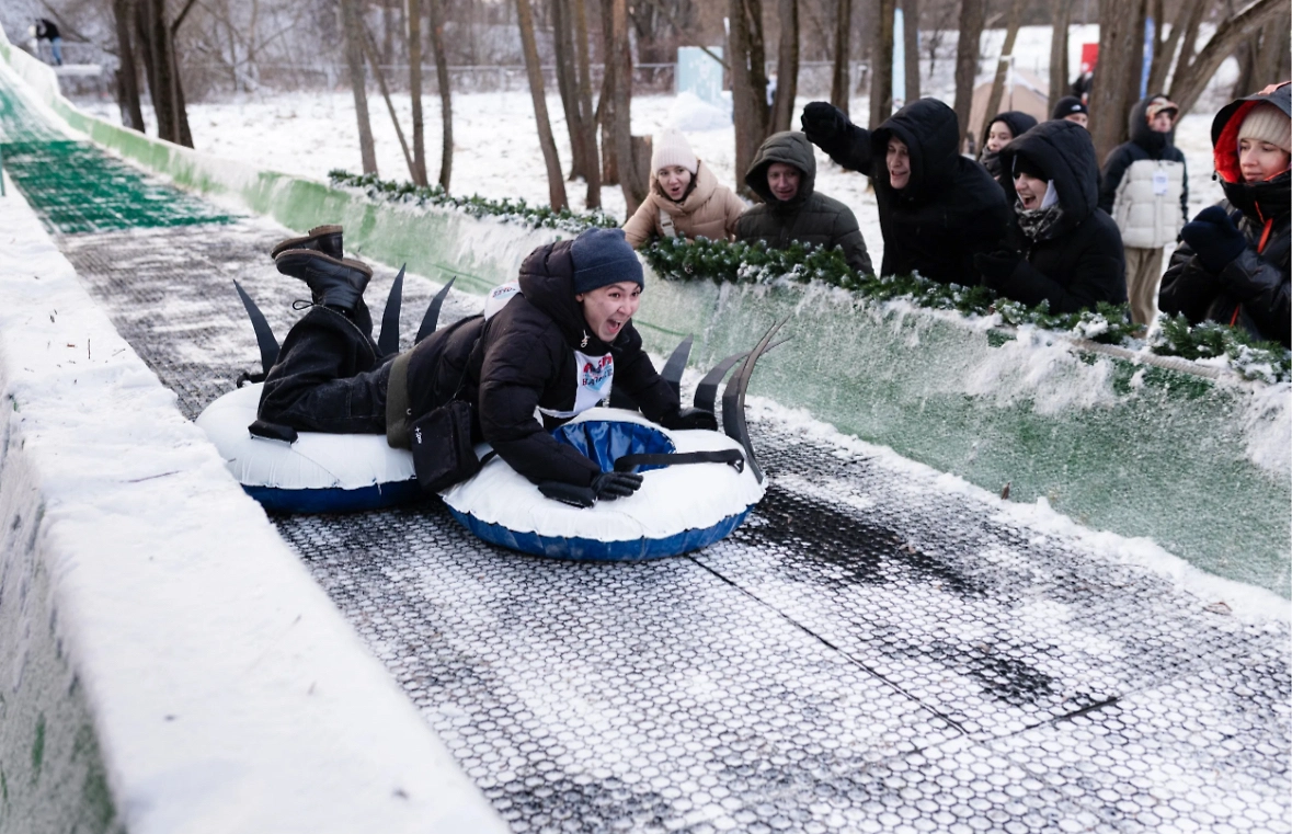 Фестиваль тюбингов «Mash на горке» в Москве. Обложка © Life.ru