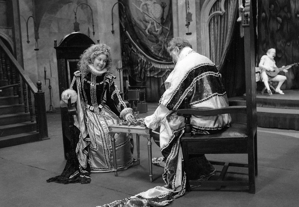 Анастасия Вертинская сыграла множество ролей в театре. Фото © РИА «Новости» / Галина Кмит