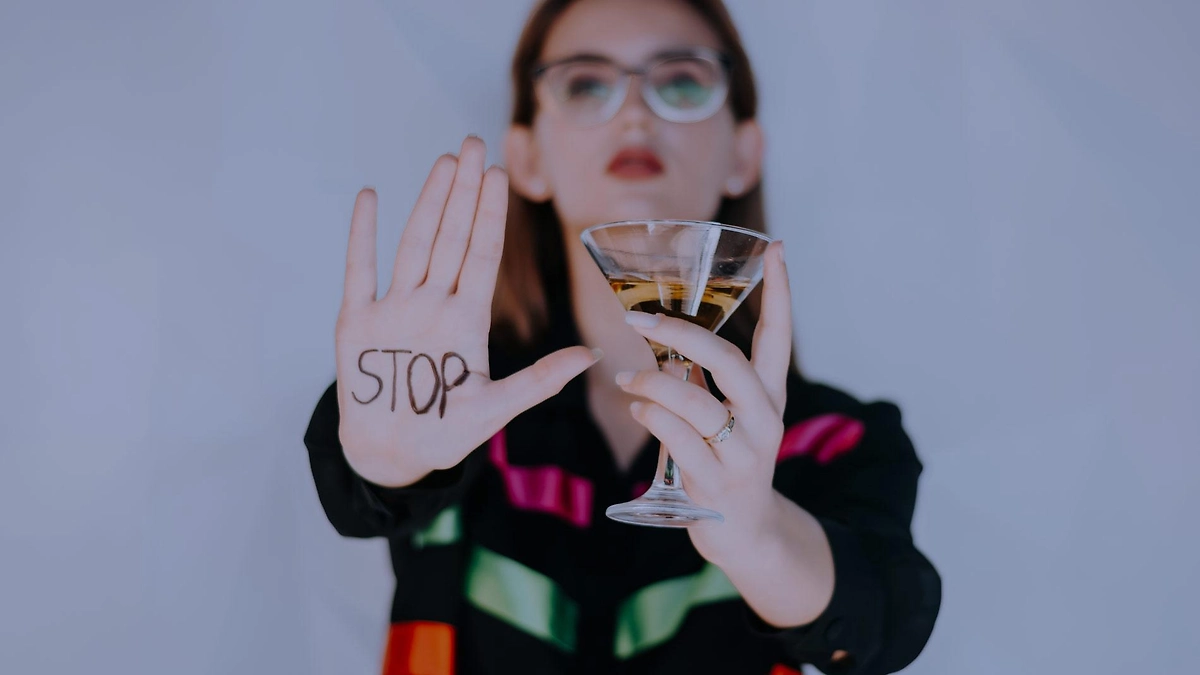 Зумеры взвинтили до рекорда продажи средств от похмелья в России Зумеры взвинтили до рекорда продажи средств от похмелья в России