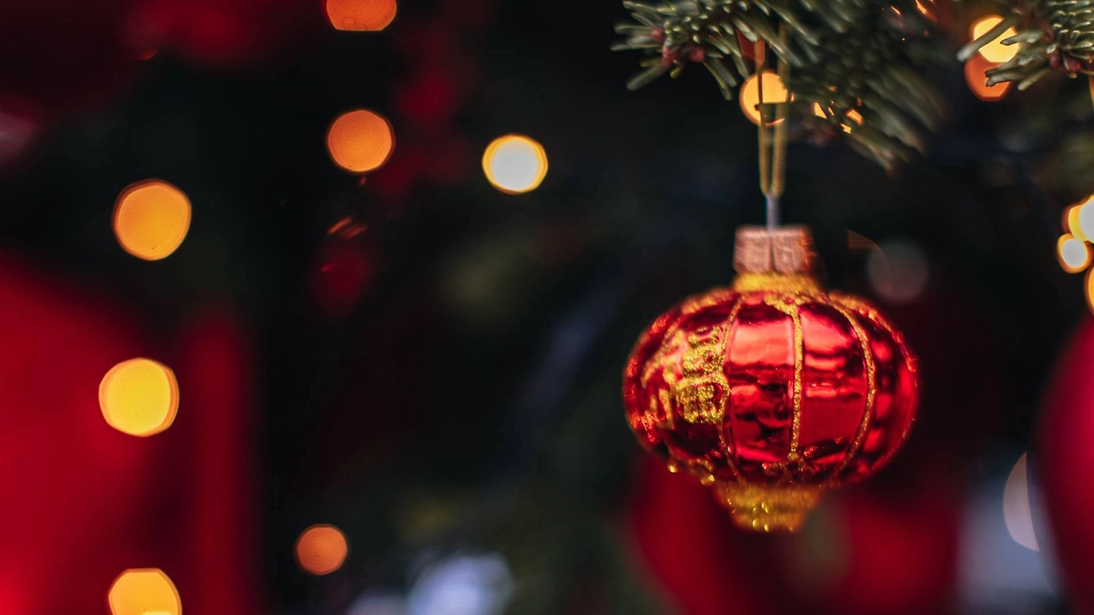 Фэншуй и православие: когда по традициям убирать ёлку. Фото © Shutterstock / FOTODOM / Xeniia X