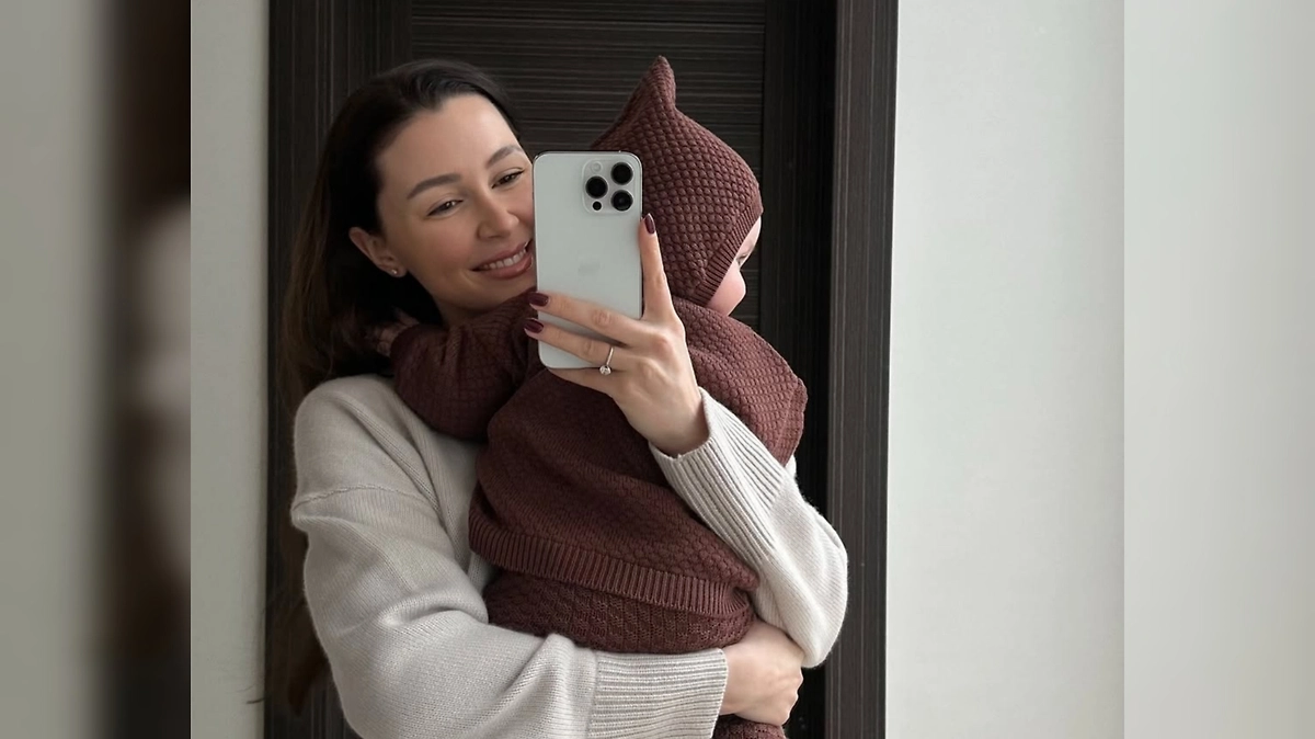 Бизнесмен Тимур Исмаилов и ведущая Анна Заворотнюк стали родителями в 2025 году. Фото © Instagram (признан экстремистской организацией и запрещён на территории Российской Федерации) / anna_zavorotnyuk