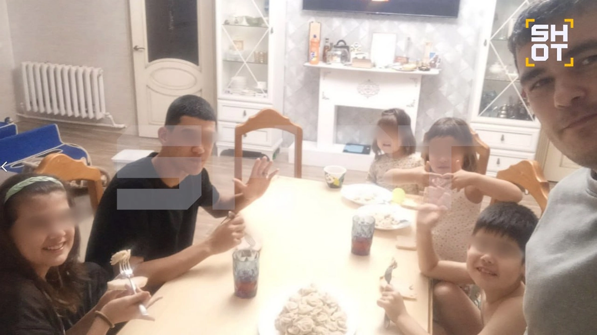 Семья Гульнары, проживающая в селе Абалак. Фото © SHOT