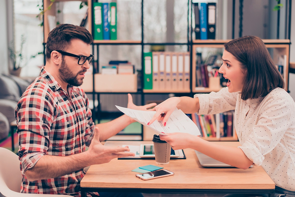 Рабочая созависимость: признаки и последствия для карьеры. Фото © Shutterstock / FOTODOM / Roman Samborskyi