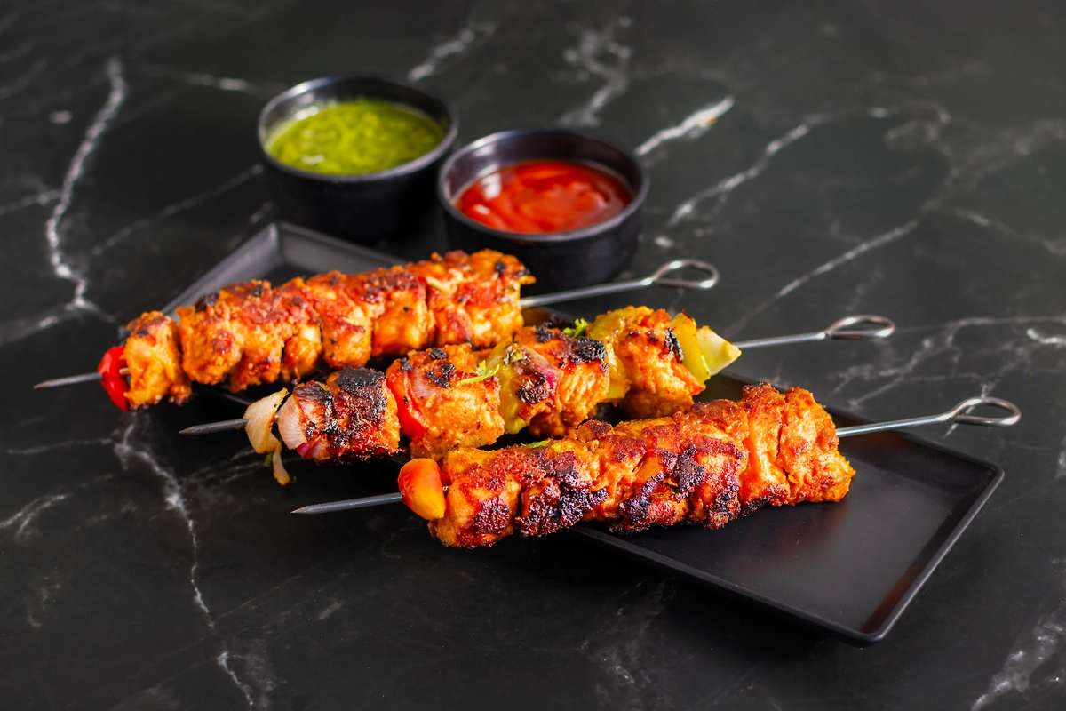 Праздничное меню 2026: готовим по вкусу Огненной Лошади. Фото © Shutterstock / FOTODOM / avijit bouri