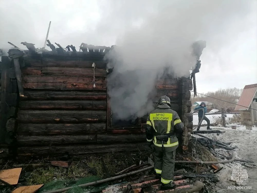 Дети погибли на пожаре в частном доме. Фото © MAX / МЧС Алтайского края
