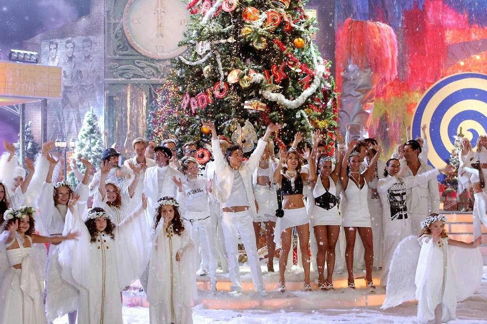 Новогодний огонёк «Ночь в стиле диско», показан 31 декабря 2003 года на СТС. Море юмора! Фото © ТАСС / Фото ИТАР-ТАСС