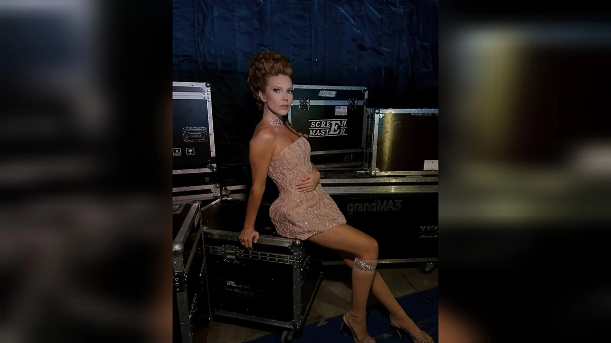 Наталья Подольская в мини-платье телесного цвета. Фото © Instagram (признан экстремистской организацией и запрещён на территории Российской Федерации) / @nataliapodolskaya