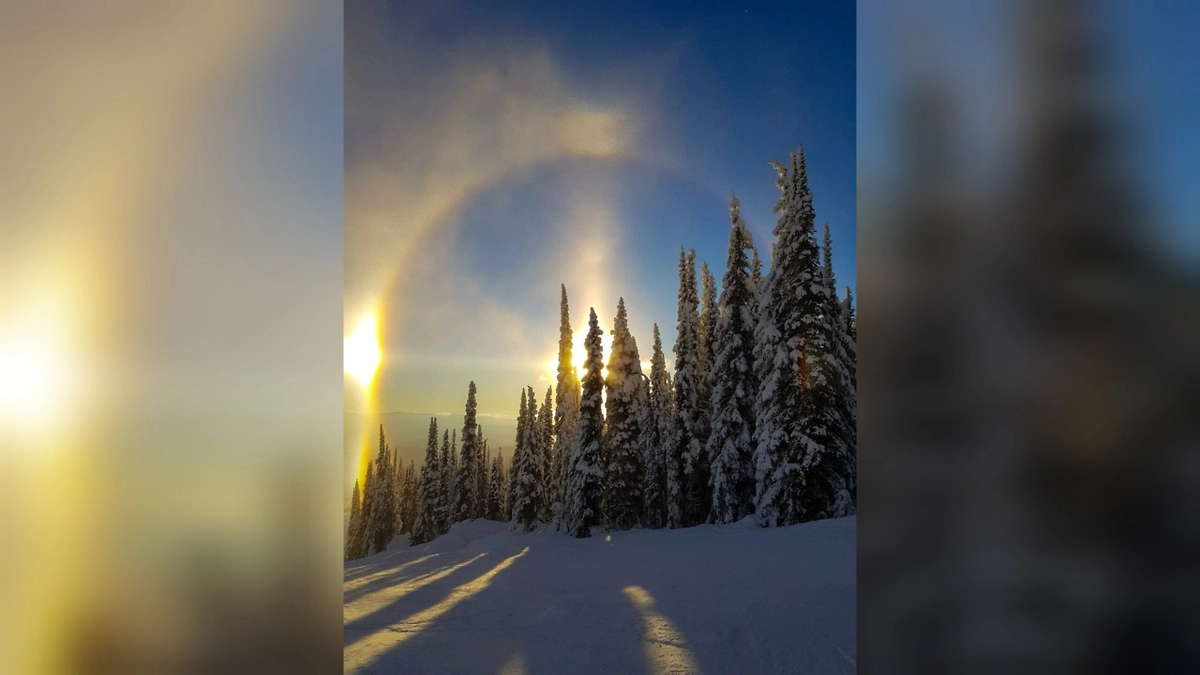 Над российскими регионами заметили редкую «зимнюю радугу». Обложка © Telegram / Челябинск с огоньком