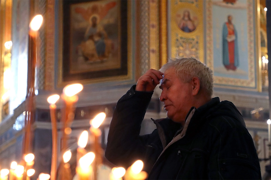 Отцовская молитва за сына, самая сильная, которая свидетельствует о покровительстве родительском и Господнем. Фото © ТАСС / MAXIM SHIPENKOV / ЕРА 