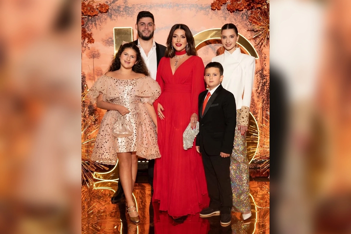 Жасмин с семьёй. Фото предоставлено Life.ru