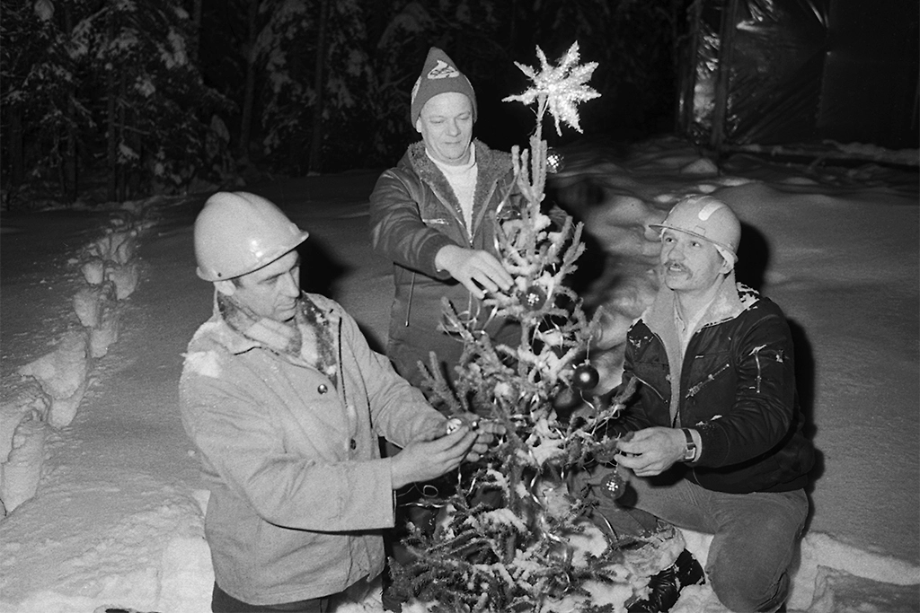 Новый год по-советски: архивные фото с заводов и фабрик. Фото © ТАСС / Семён Майстерман