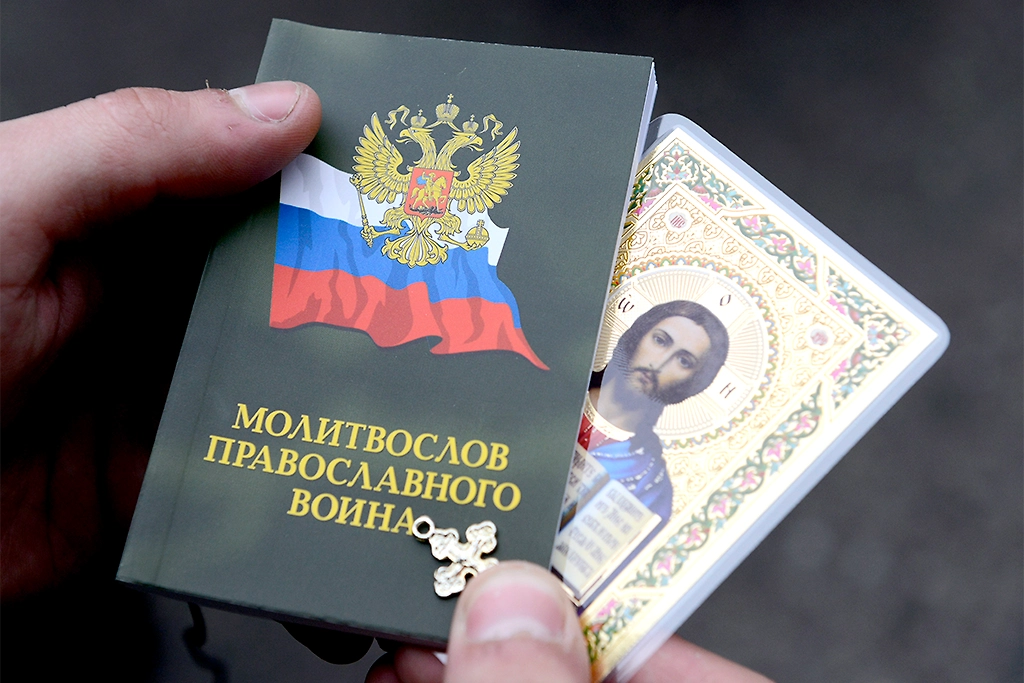 Отцовская или материнская молитва за сына на войне, где важно сохранить как жизнь, так и здоровье: телесное, душевное. Фото © ТАСС / Лев Федосеев