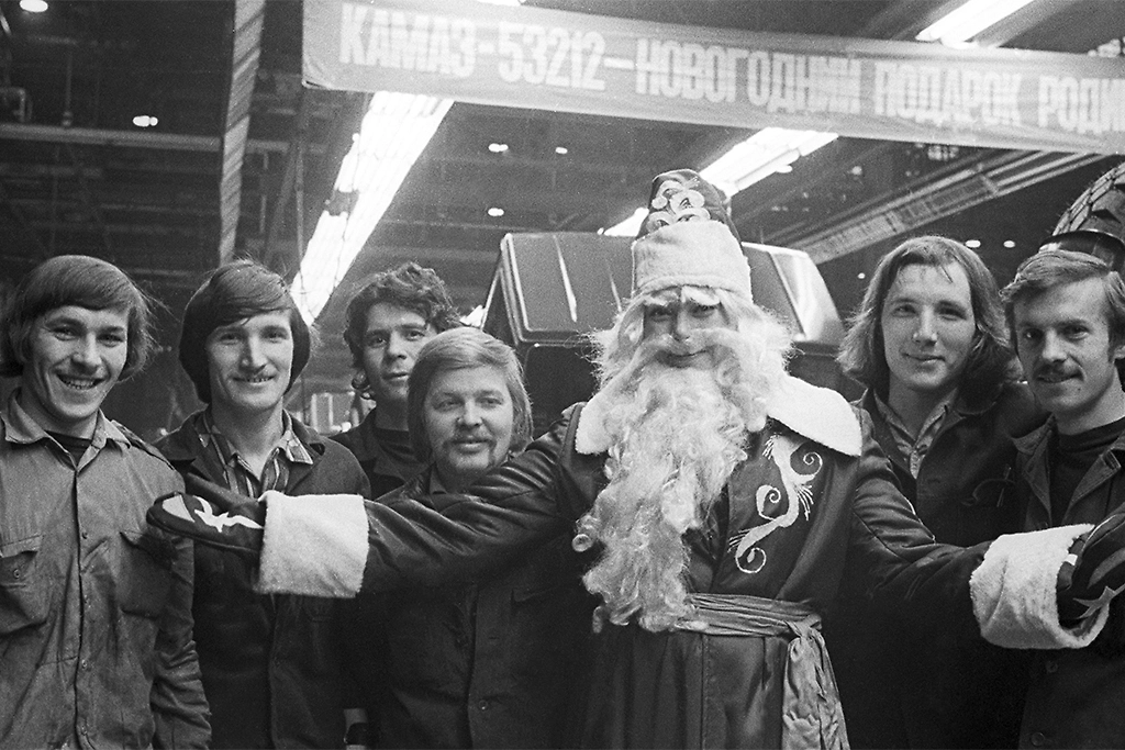 Новый год на производстве: как отмечали праздник рабочие СССР. Фото © ТАСС / Евгений Логвинов