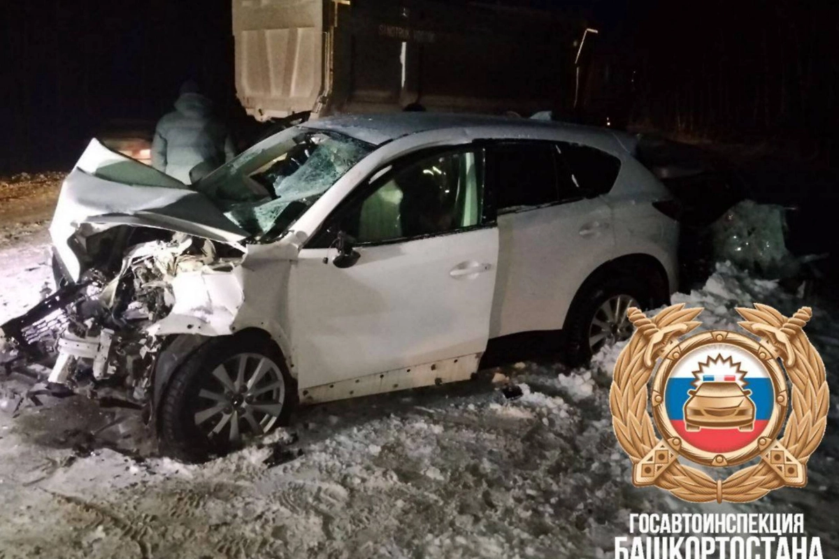 Четыре человека погибли при столкновении самосвала и двух легковых автомобилей. Фото © Telegram / Владимир Севастьянов