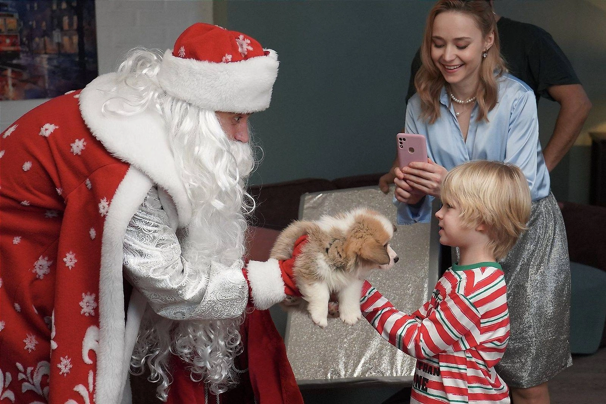 Фото © Кадр из фильма «Наш папа — Дед Мороз!», режиссёр Ирина Гурьянова, сценарист Ирина Гурьянова / Kino-teatr