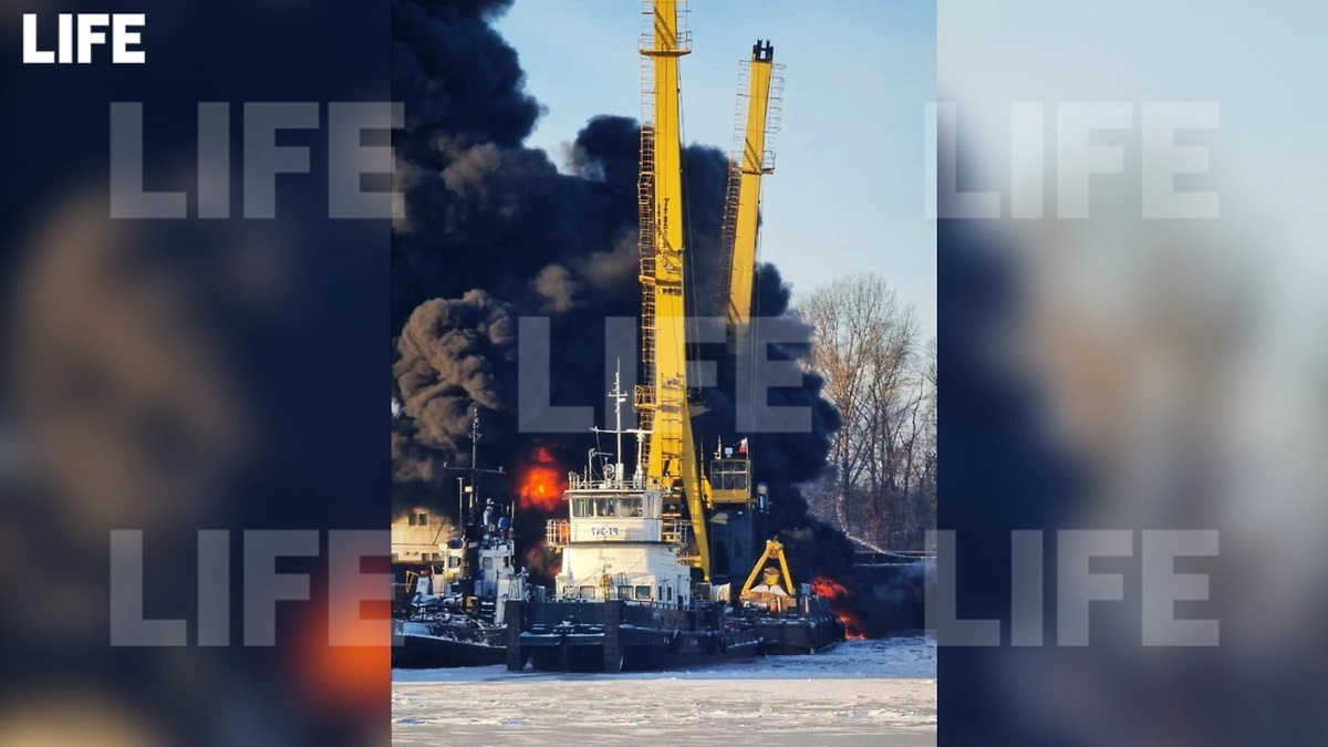 Пожар в Сибирском затоне. Фото © Life.ru